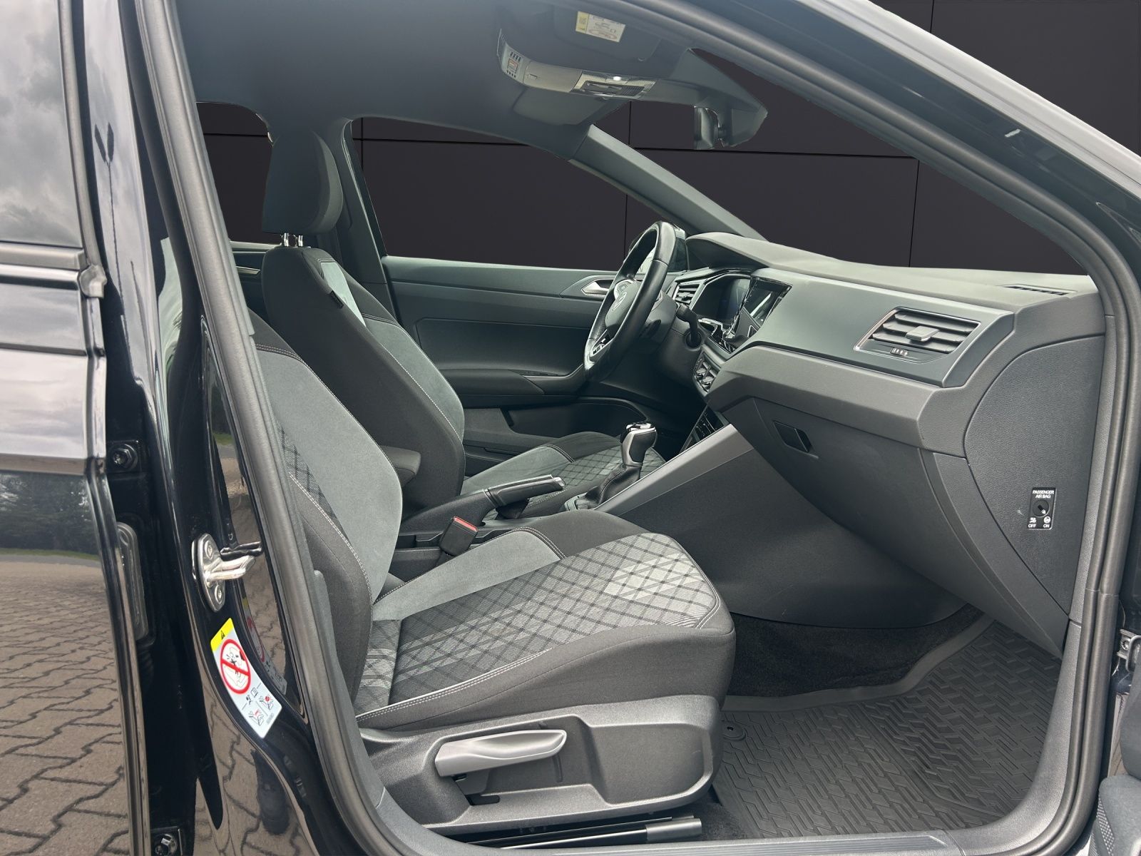 Fahrzeugabbildung Volkswagen Taigo R-Line 1.5 TSI DSG Matrix Navi ACC SHZ Bea