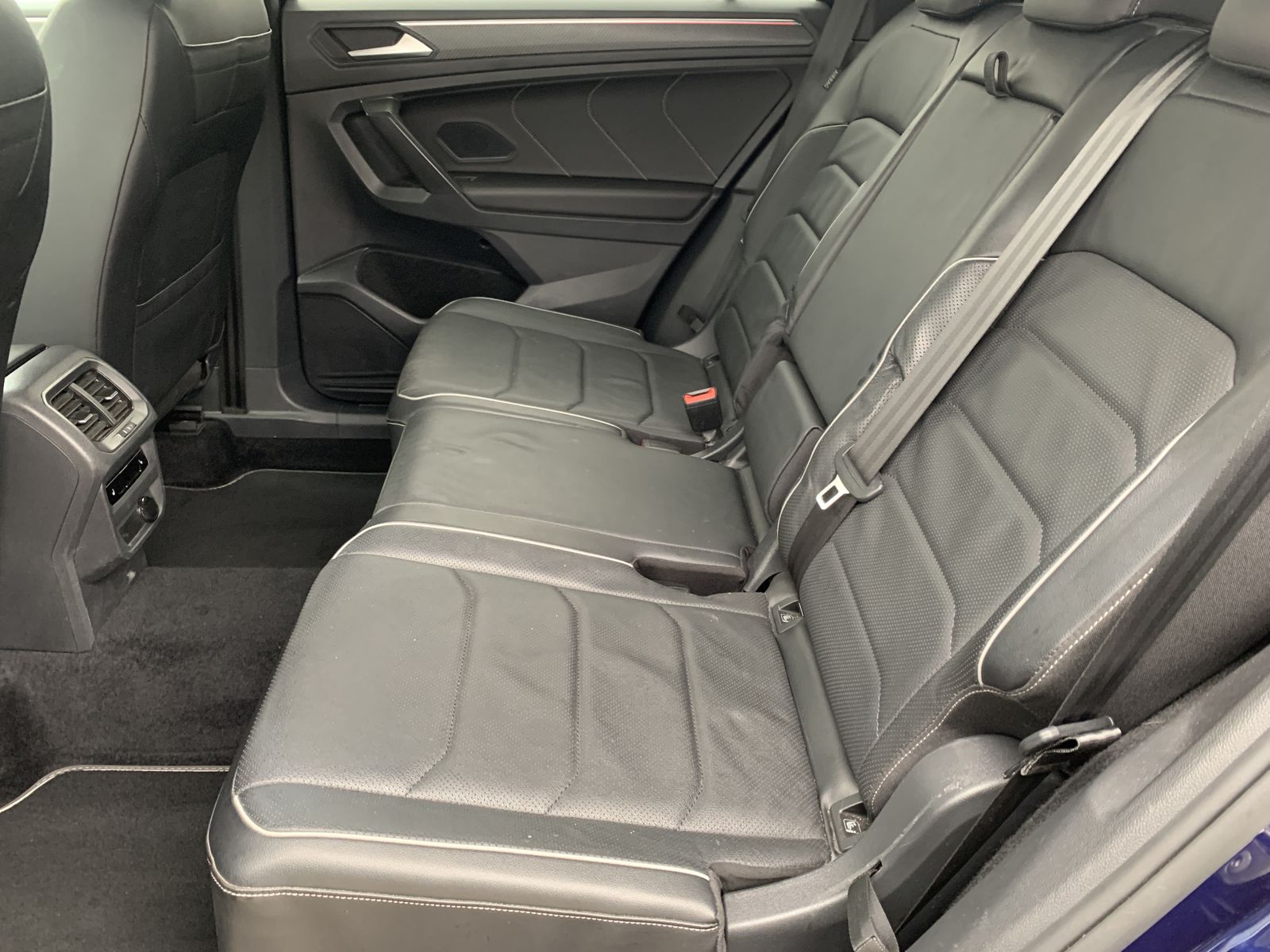 Fahrzeugabbildung Volkswagen Tiguan Allspace 2.0 TDI*R-Line*4Motion*AHK*Leder