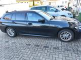 BMW 320i Touring M paket 07.2022 73000km - BMW 320 Gebrauchtwagen in Karlsruhe