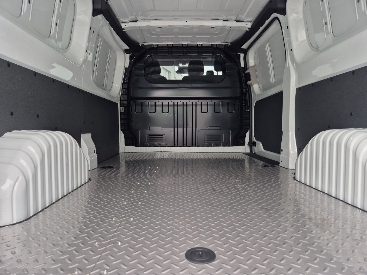 Fahrzeugabbildung Maxus Deliver7 2.0 TDCi KW L2 El. Schiebetüren CarPlay