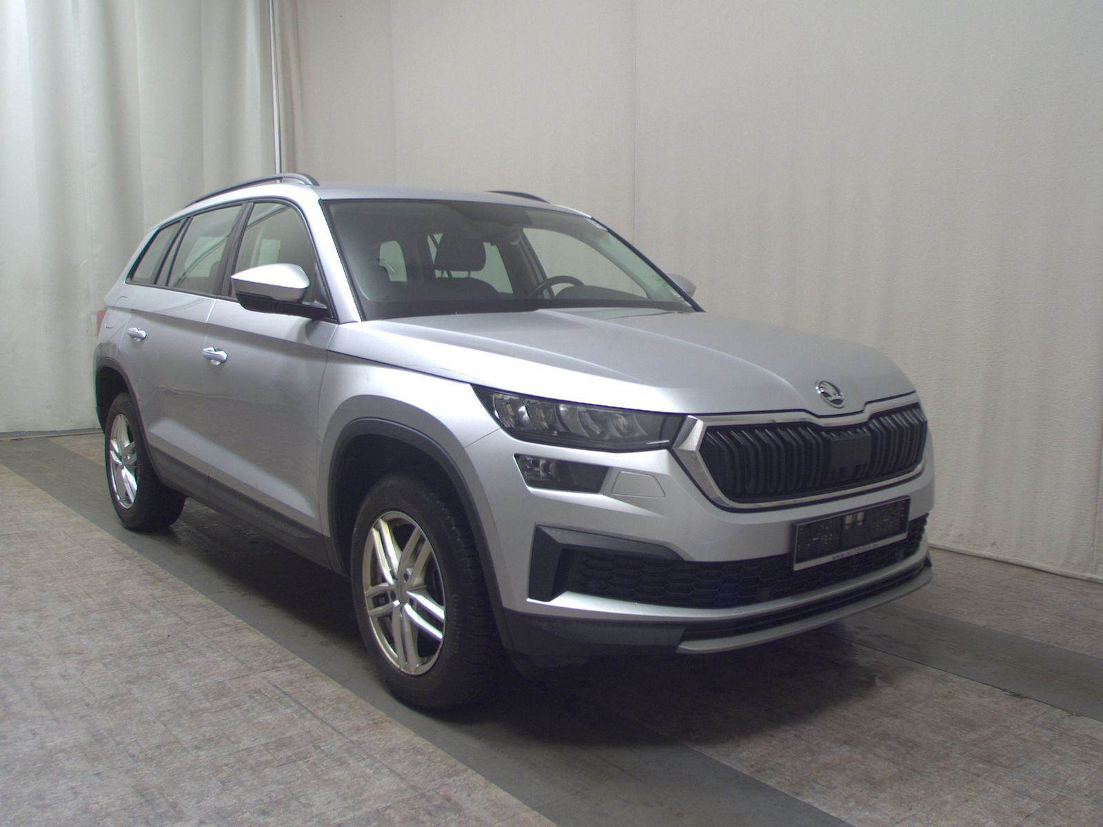 Skoda Kodiaq 2.0 TDI Active Navi LED AHK PDC Shz BT imagem 3