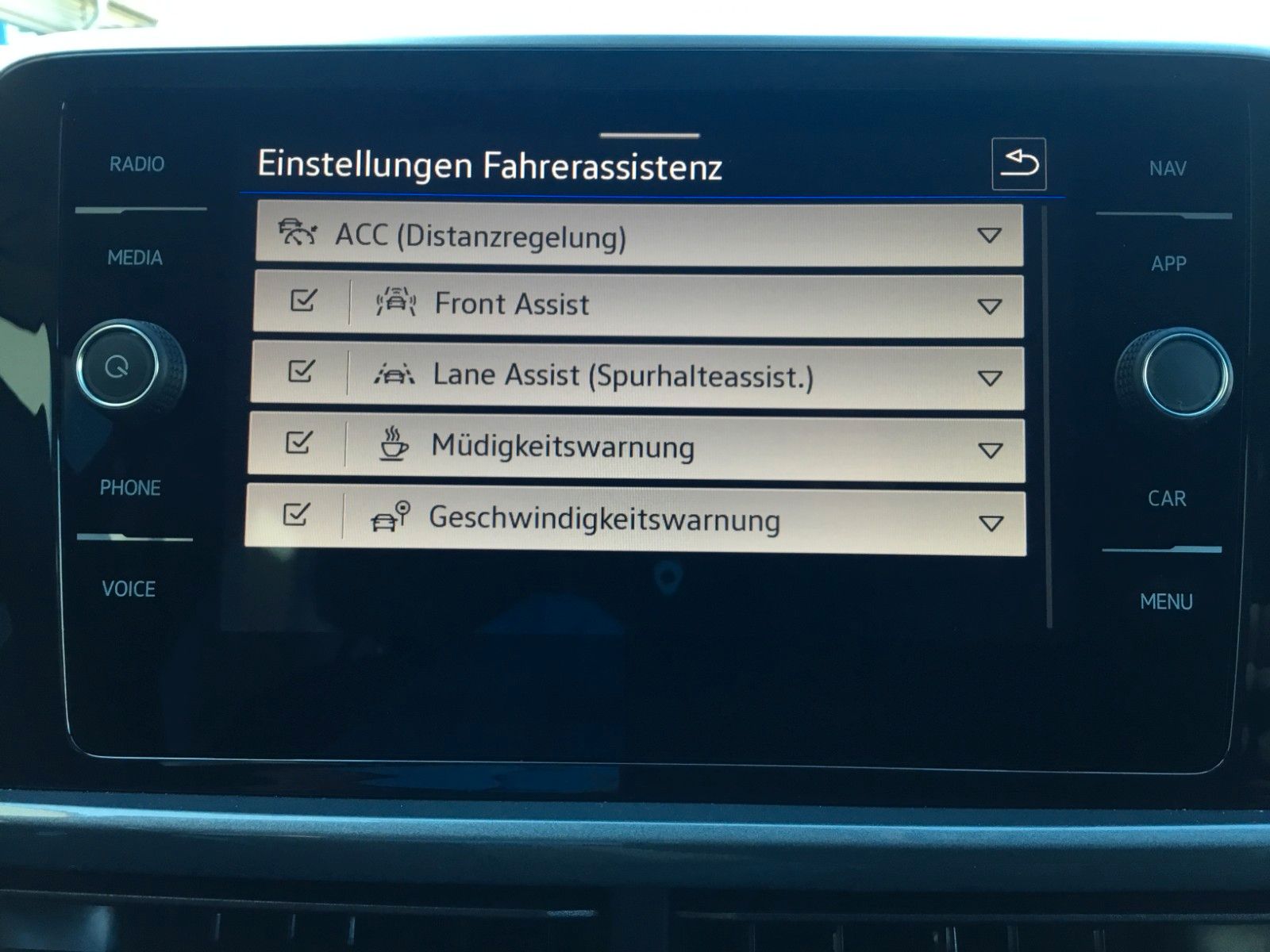 Fahrzeugabbildung Volkswagen T-Roc 1.5 TSI DSG Style+ACC+MatrixLED+Kessy+Navi