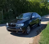 BMW X4 M40 M40i - - schwarze BMW X4 M40