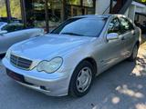 Mercedes-Benz C 180 Kompressor Lim.  |NAVI|RADIO|MFL| - gebrauchte Mercedes-Benz C 180 aus dem Jahr 2002
