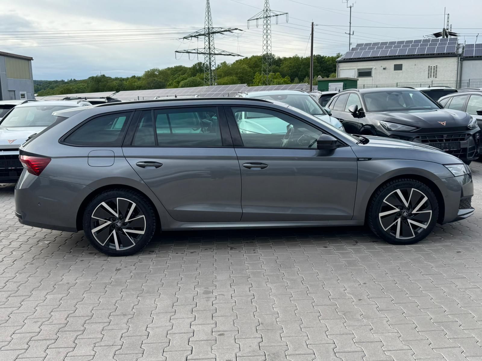 Fahrzeugabbildung SKODA Octavia 2.0 DSG Sportline MATRIX*PANO*CANT.*5J.G