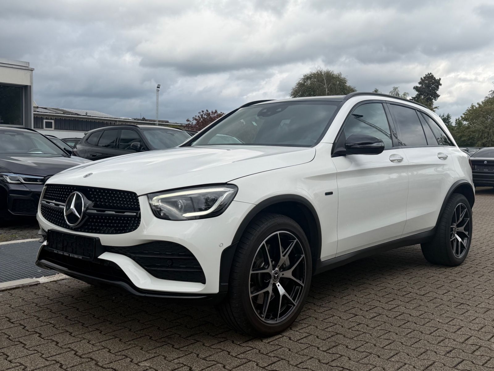 Mercedes-Benz GLC 300 e 4Matic°AMG LINE°PANO°20 Zoll°Head-UP