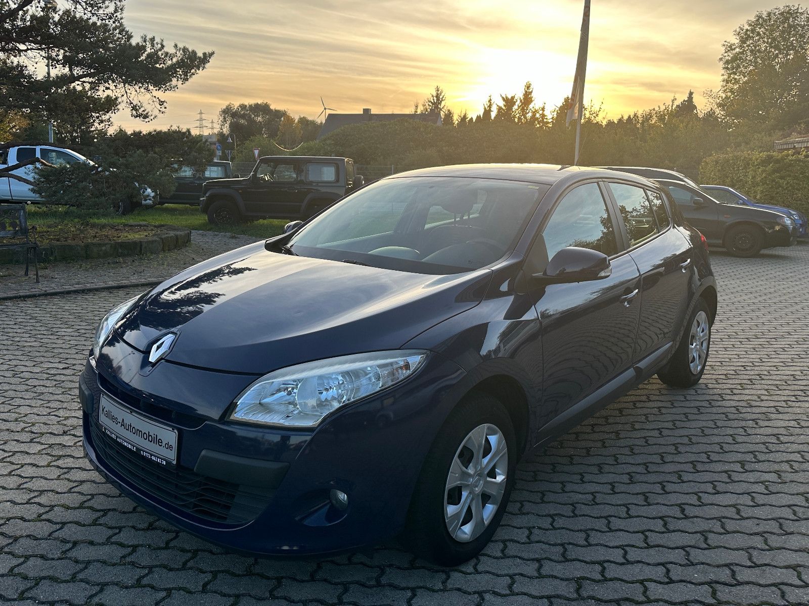 Fahrzeugabbildung Renault Megane 1.6 Fließheck+wenig km!+1.HAND+TÜV-NEU