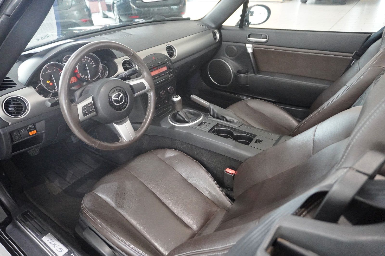 Fahrzeugabbildung Mazda MX-5 1.8 NISEKO ROADSTER SPORT/SHZ/NEBEL/MULTI.