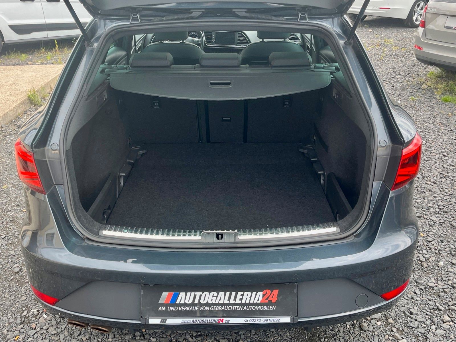 Fahrzeugabbildung SEAT Leon 2.0 ST FR SPORT DSG Navi Leder Pano LED KAM