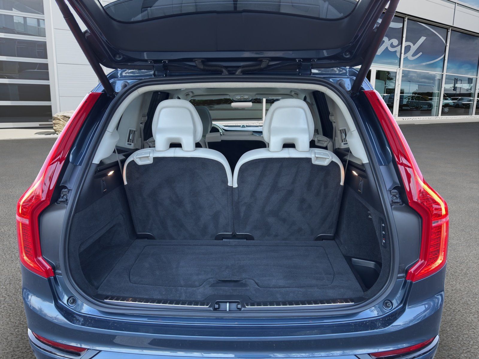 Fahrzeugabbildung Volvo XC 90 Ultimate Dark Recharge Plug-In Hybrid AWD