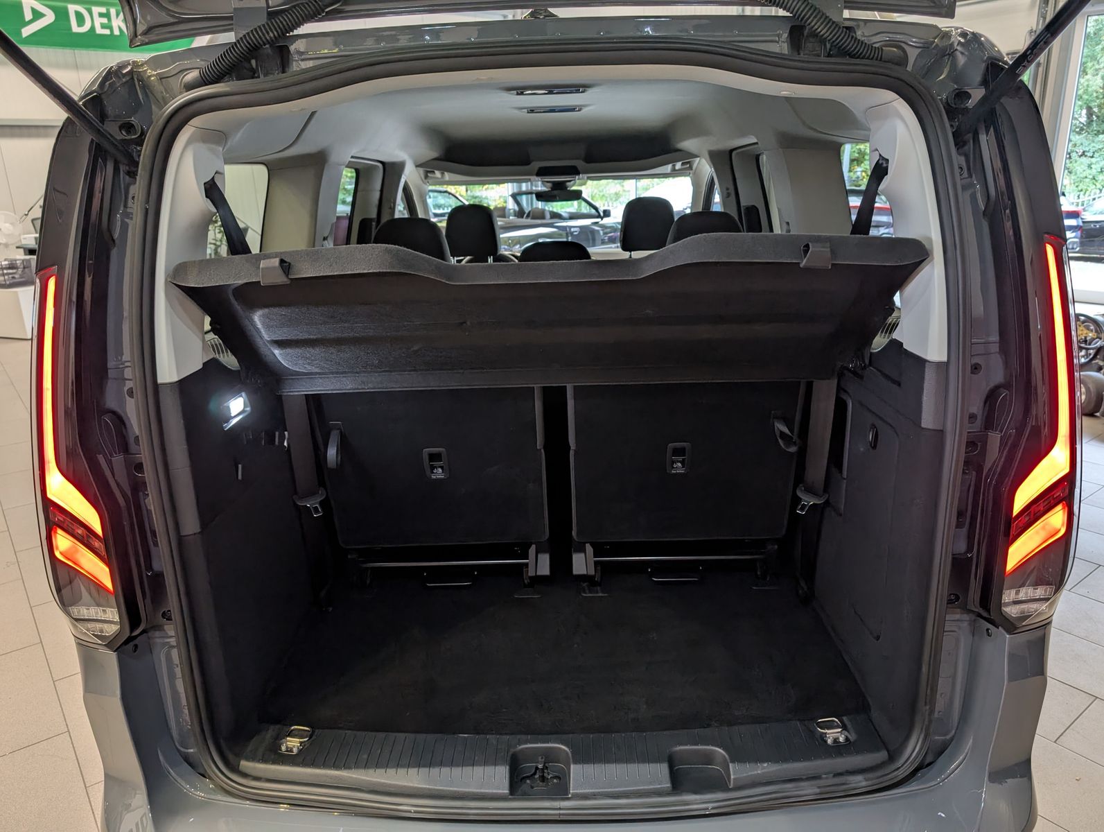 Fahrzeugabbildung Ford Tourneo Connect L2 Titanium 7-Sitze Bi-LED Cam A