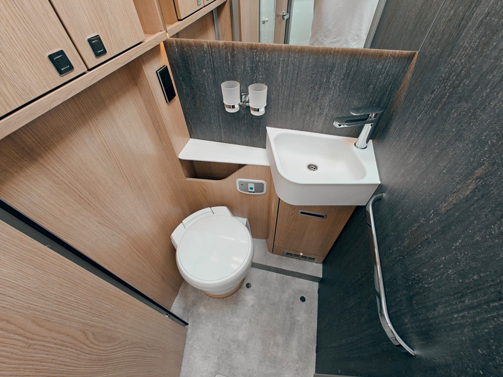 Fahrzeugabbildung HYMER / ERIBA / HYMERCAR B - KLASSE ML T 780 BLACKLINE