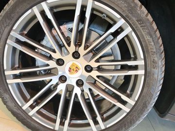 Porsche Cayenne - 9