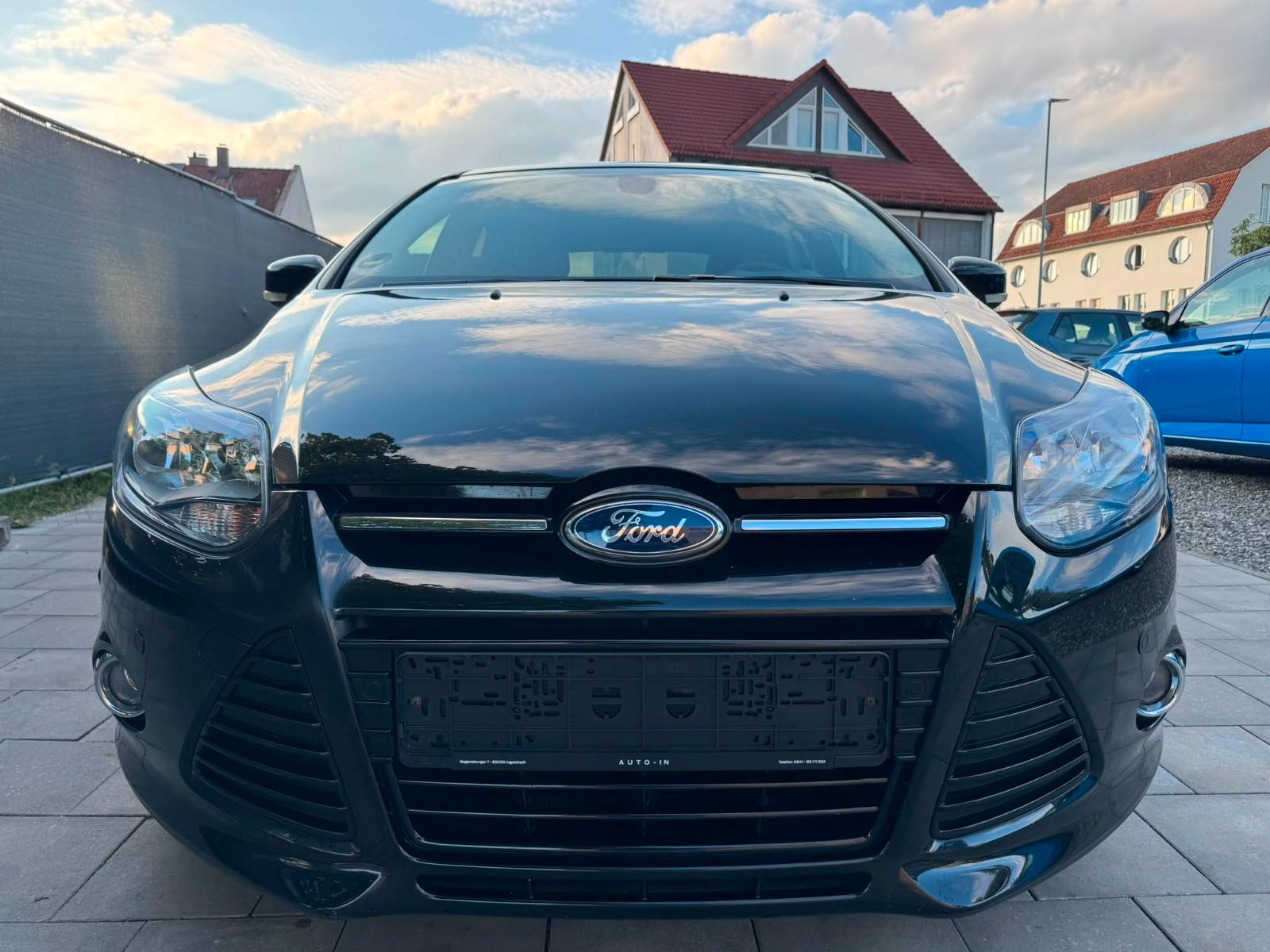 Ford Focus Lim. Titanium 2.0 Automatik RüK Temp Shz