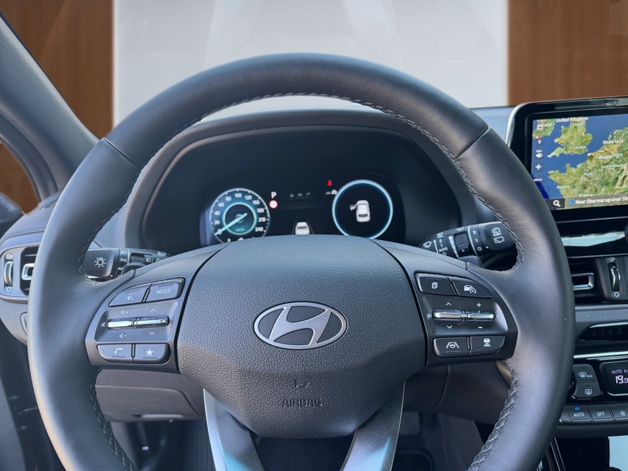Fahrzeugabbildung Hyundai i30 ADVANTAGE LED*2Z-KLI*NAVI*WINTER*CARPL*KEYL*