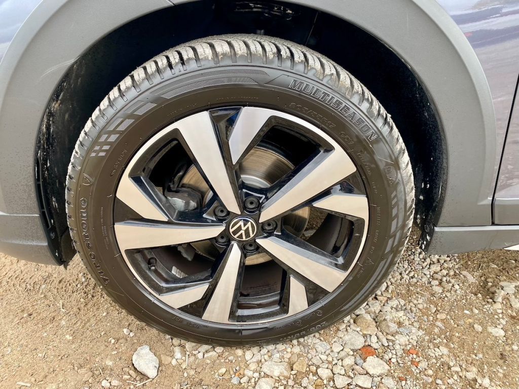 Fahrzeugabbildung Volkswagen Taigo 1.0 TSI DSG STYLE AAC SHZ GJR NAVI PDC