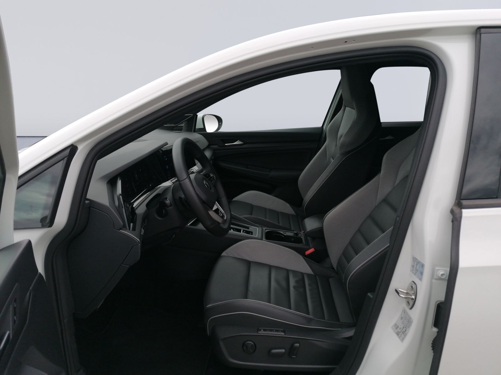 Golf VIII GTD 2.0 TDI DSG AHK+LEDER+STHZ+DCC+