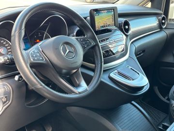 Mercedes V 220 - 9