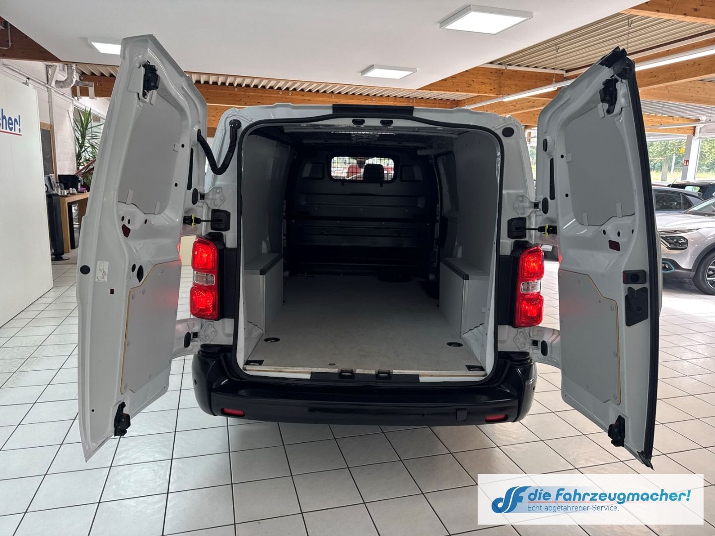 Fahrzeugabbildung Opel Vivaro Kasten -e Elegance L 75 kWh HUD Navi Appl