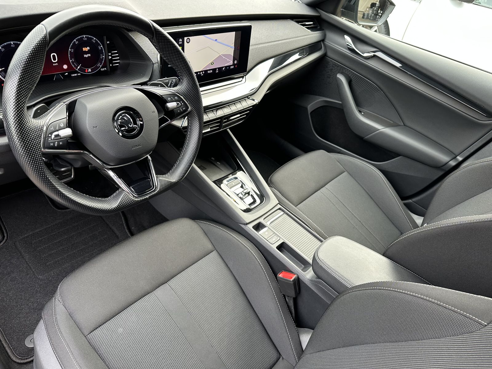 Fahrzeugabbildung SKODA Octavia Combi 2.0 DSG Sportline NAV+LED+VCOCK+PP