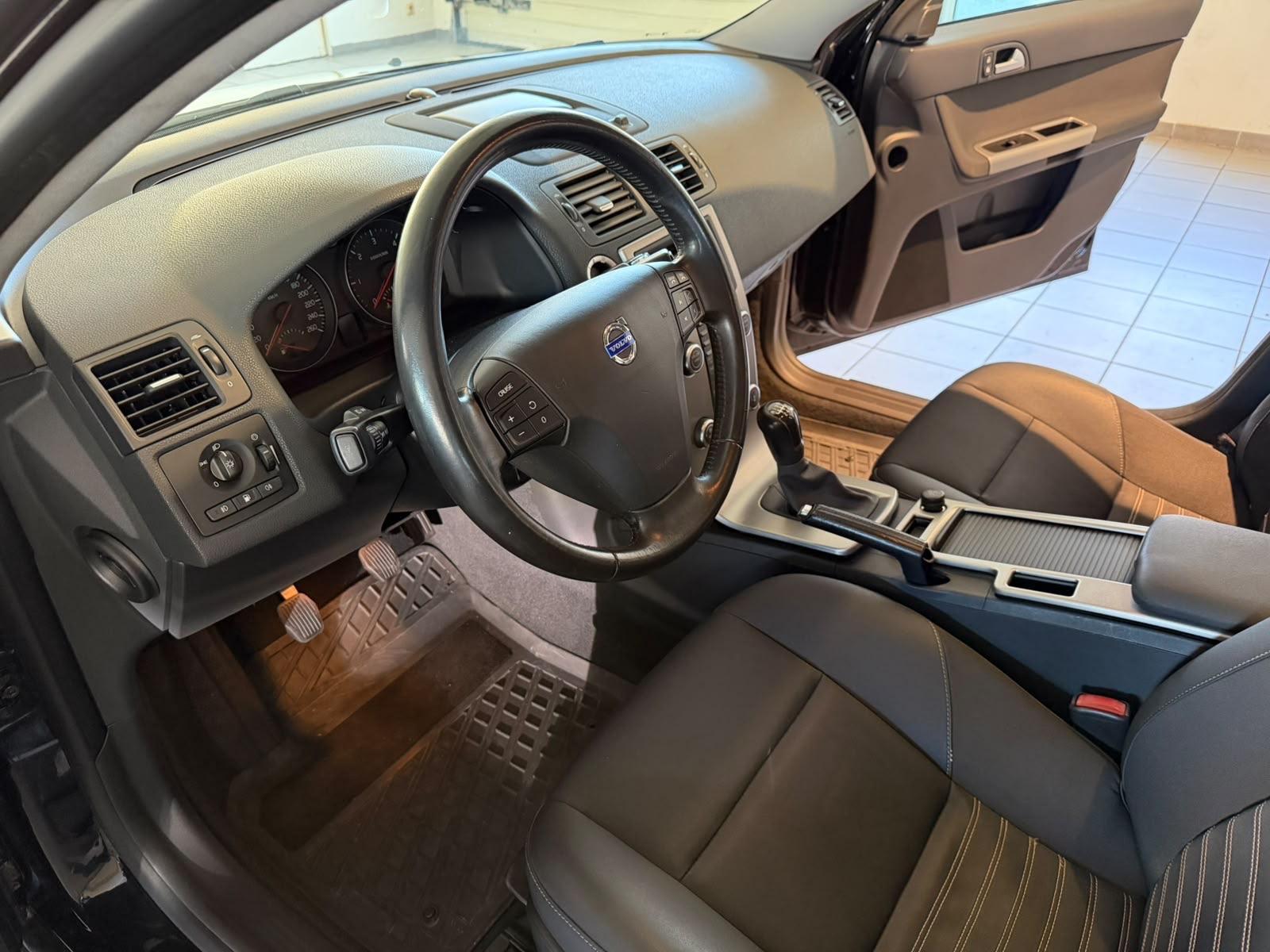 Volvo V50 2009 — photo 12