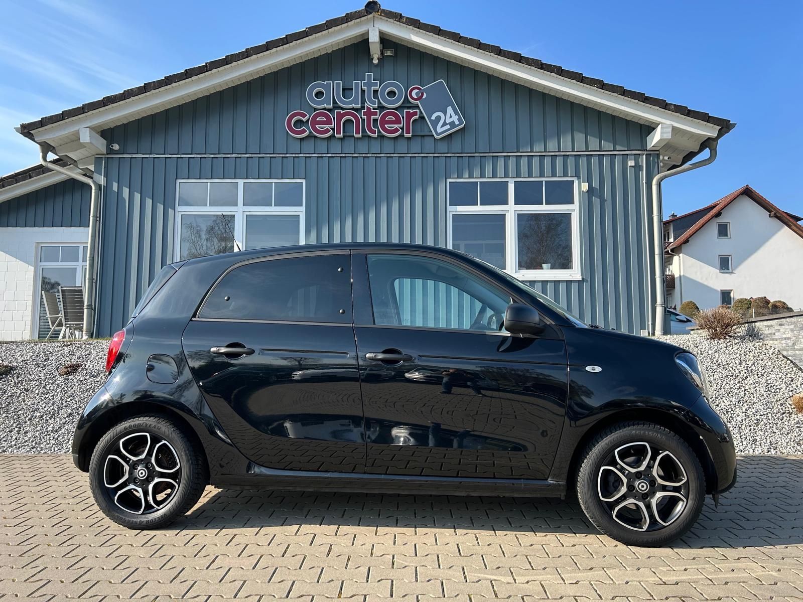 Fahrzeugabbildung Smart ForFour°Sitzheizung°PDC°Klimaauto.°2.Hand°