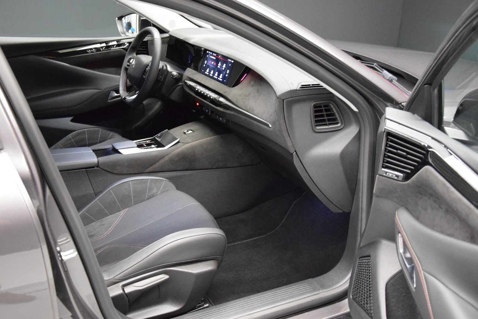 Fahrzeugabbildung DS Automobiles DS4 Performance Line Kamera Sitzheizung