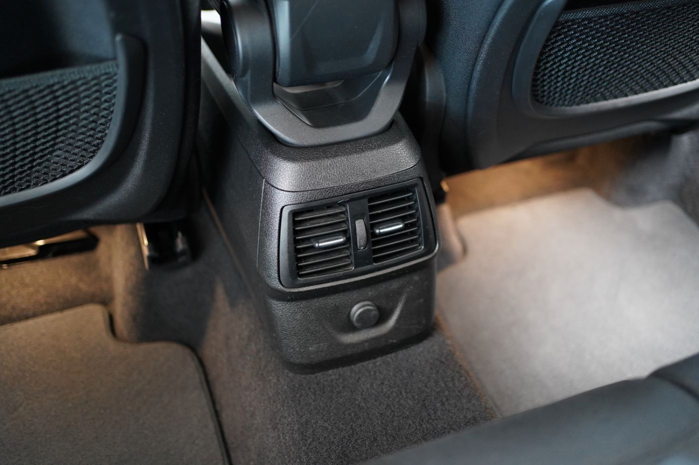 Fahrzeugabbildung BMW 218i Active Tourer Advantage KlimaA+LED+Navi+PDC