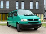 Volkswagen T4 Caravelle 2,5-l-Diesel TDI 75kW syncro la... - Volkswagen T4 Caravelle: Grün