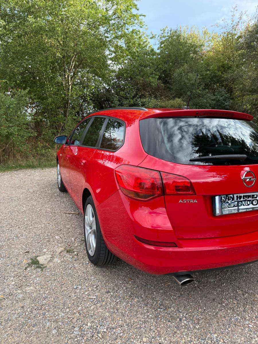 Opel Astra 2011 — engine 1.364 cm³, 140 HP (103kW)