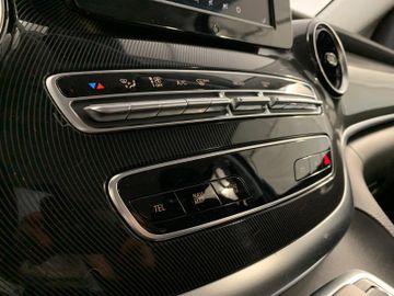 Mercedes V 220 - 12