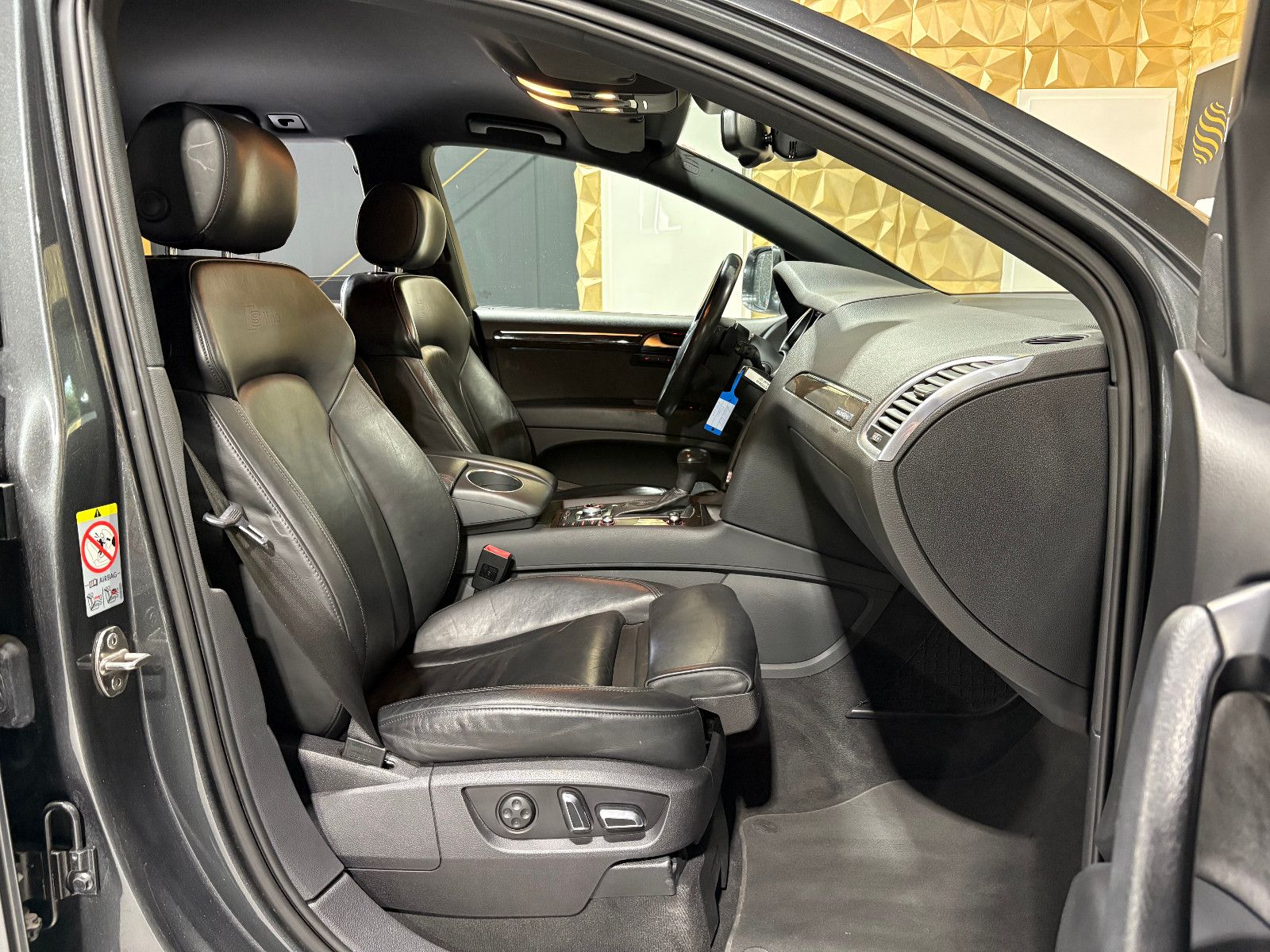 Fahrzeugabbildung Audi Q7 3.0 TDI quattro/S-LINE/MEMORY/XENON/7-SITZ/V6