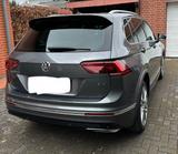 Volkswagen Tiguan 2.0 TSI OPF 169kW DSG 4MOTION Highlin... - Volkswagen Tiguan: Grau, Teilleder