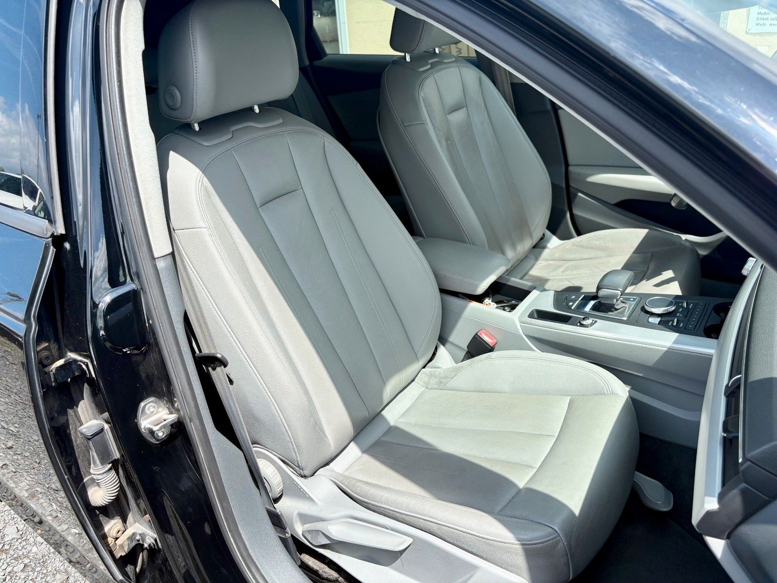 Fahrzeugabbildung Audi A4 2.0 TDI quattro Aut Navi Leder Xenon AHK SPOR