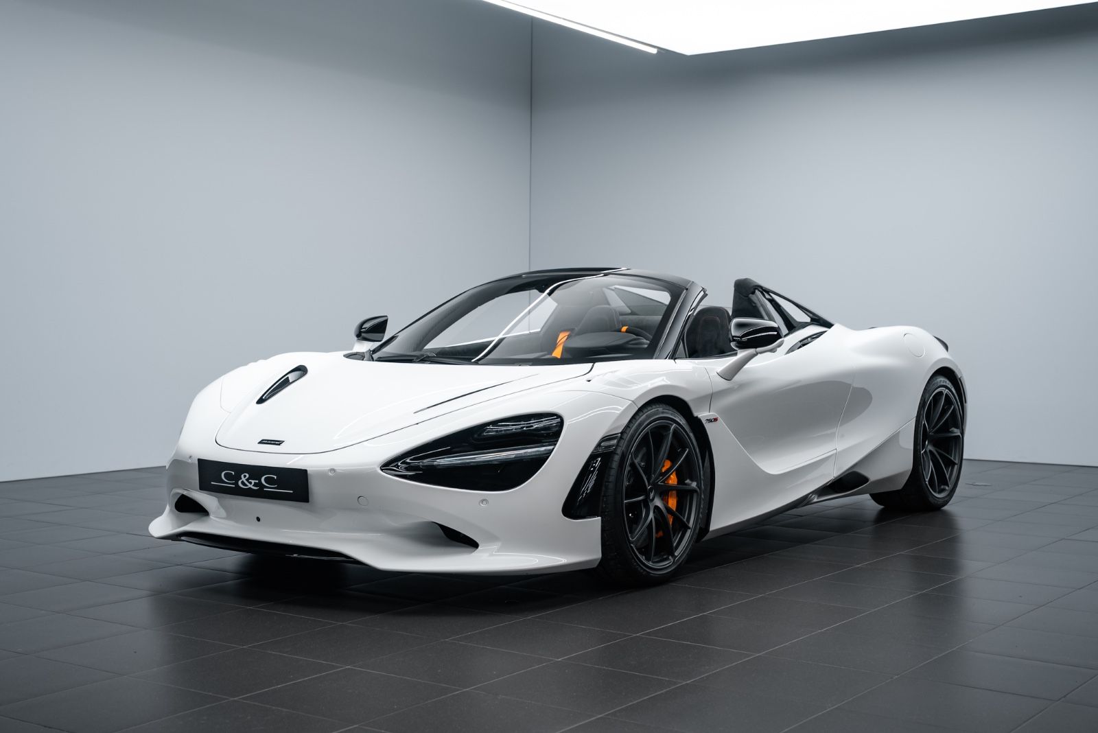 Fahrzeugabbildung McLaren 750S Spider CARBON/PERFORMANCE/360°CAMERA/B&W