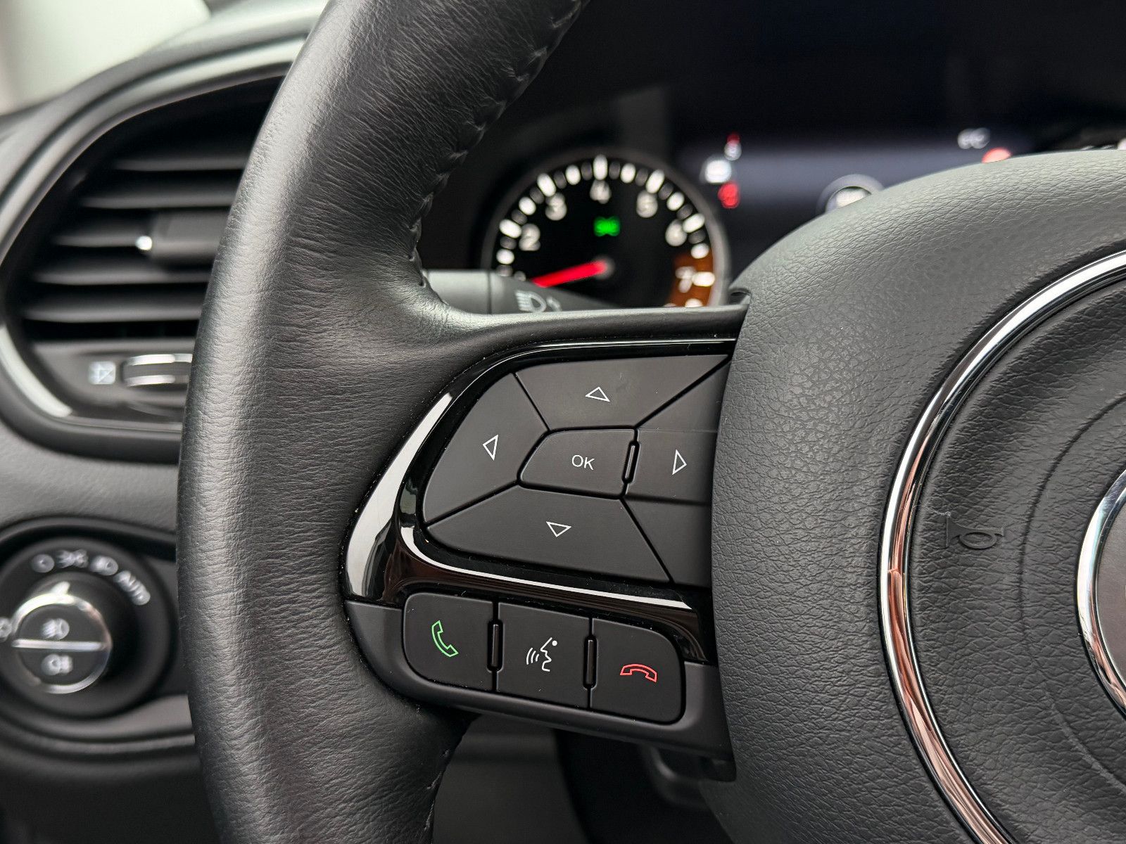 Fahrzeugabbildung Jeep Renegade Longitude Mild-Hybrid FWD/PANO/NAVI/KAM