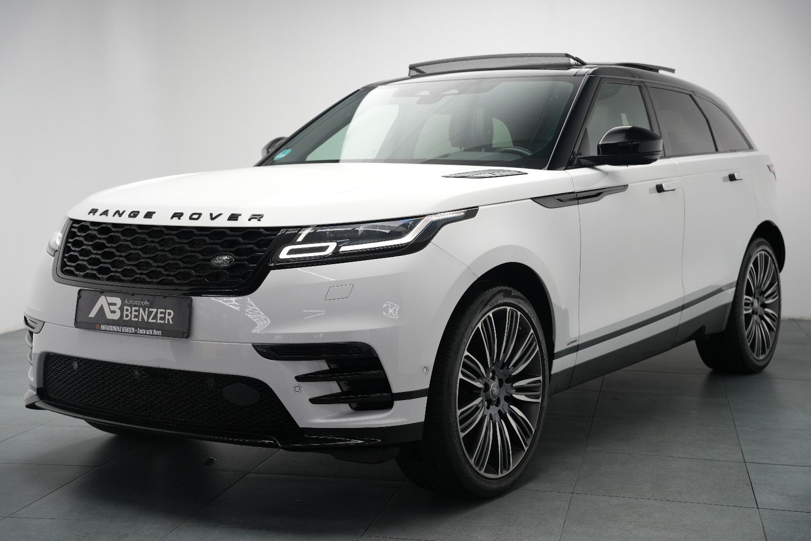 Fahrzeugabbildung Land Rover Range Rover Velar R-Dynamic SE*Pano*HUD*Meridian