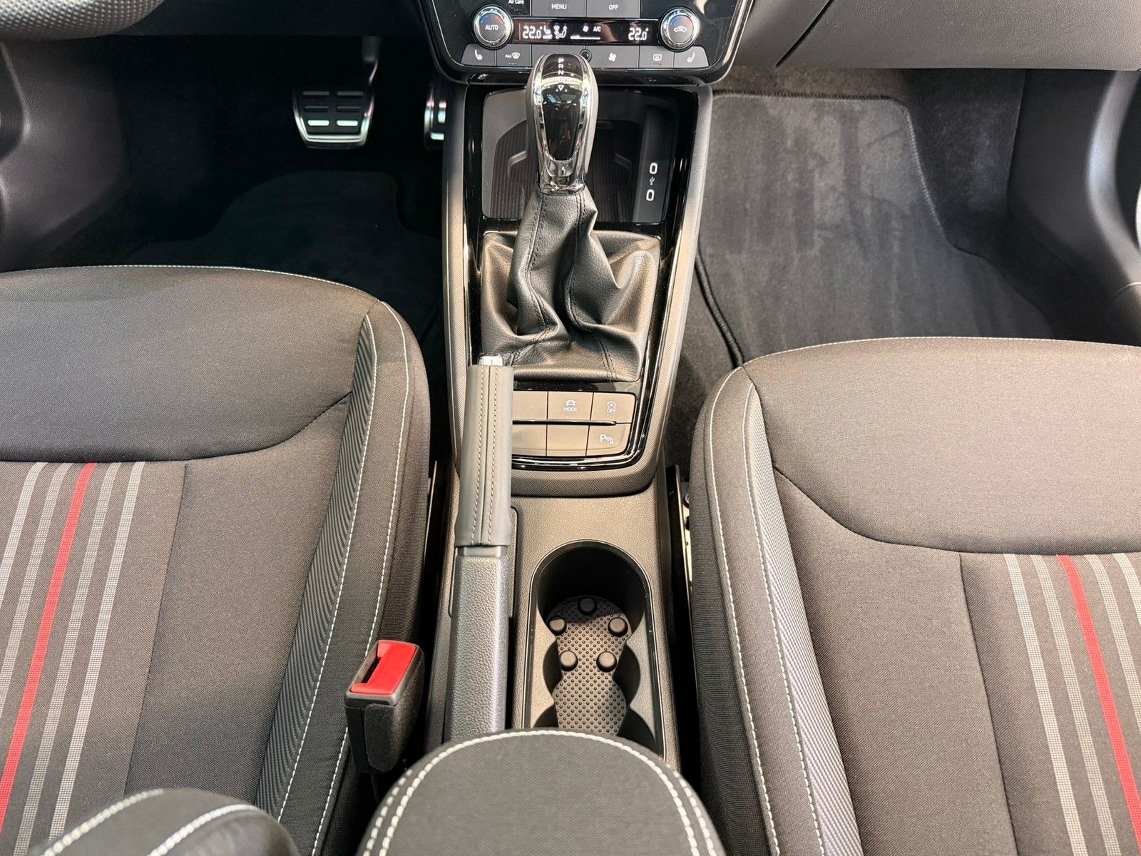 Fahrzeugabbildung SKODA Kamiq Monte Carlo 1,5 TSI DSG +Sportpaket +Navi