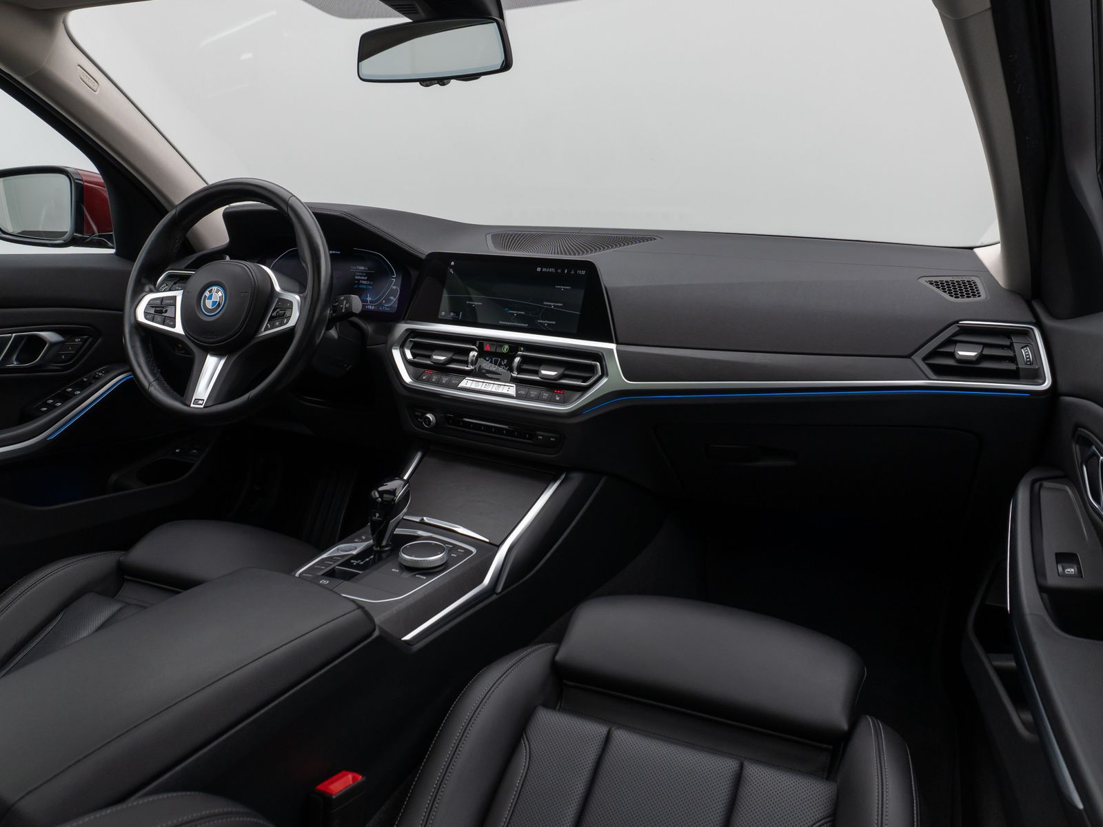 Fahrzeugabbildung BMW 320e Luxury Line Panorama Kamera DAB AHK Alarm