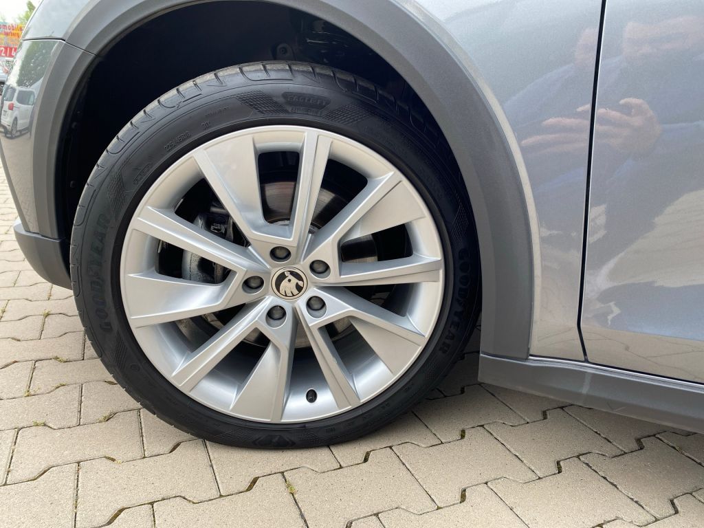 Fahrzeugabbildung SKODA Octavia Combi 2.0 TDI DSG 4x4 Scout