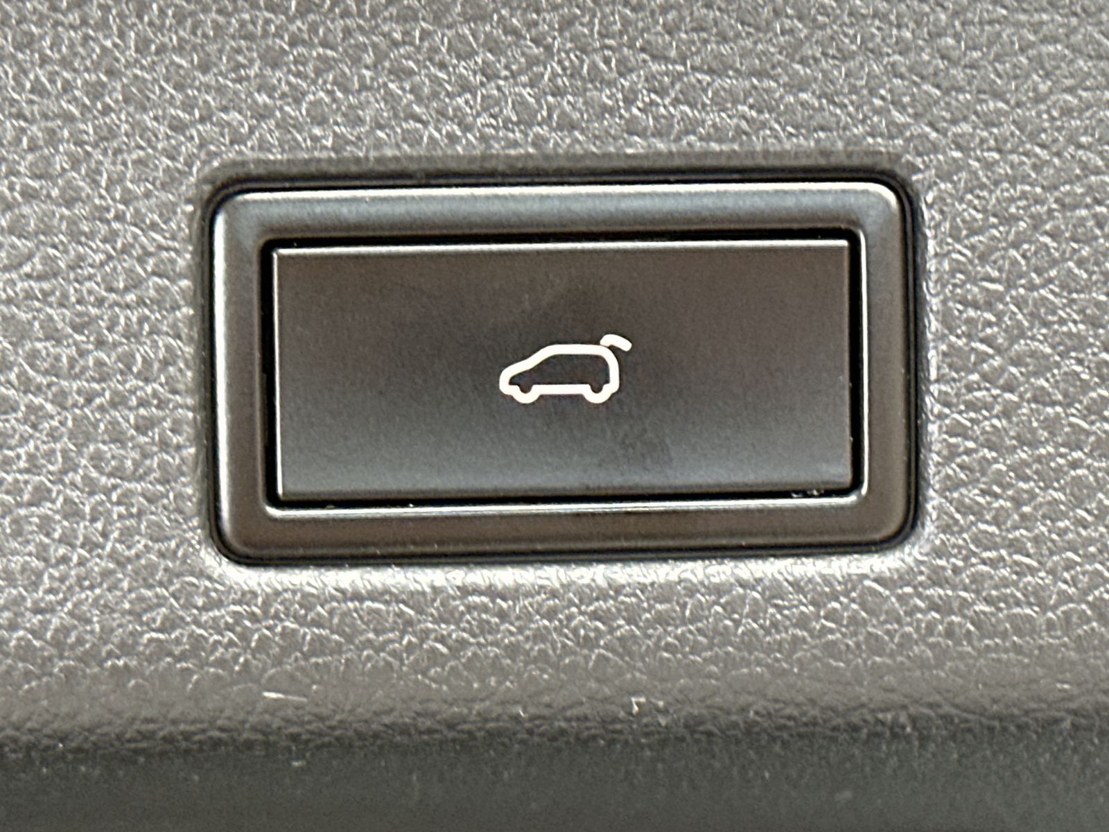 Fahrzeugabbildung Volkswagen Sharan 2.0 TDI DSG IQ.DRIVE NAV+AHK+DCC+KAMERA