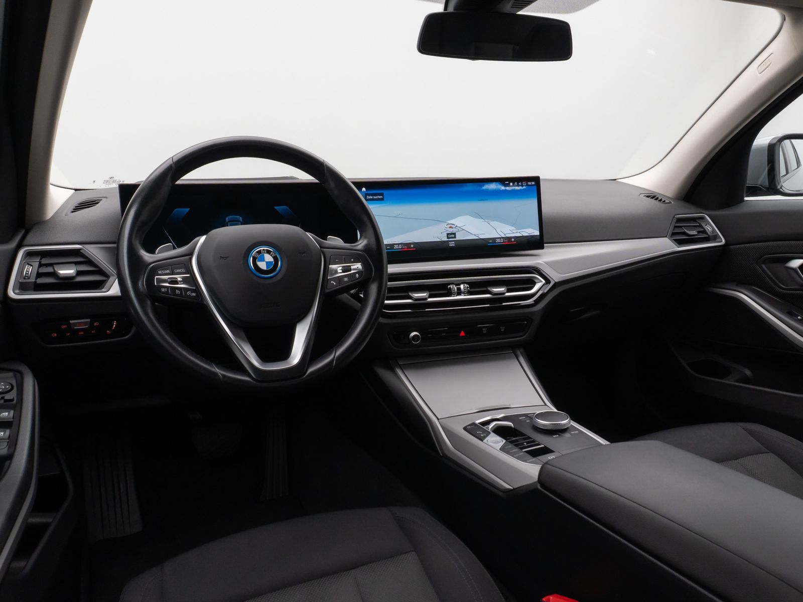 Fahrzeugabbildung BMW 320e DAB HUD Komfort LED Sport Stop&Go 17Zoll