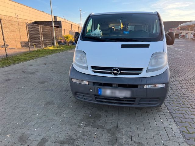 Opel vivaro1.9 // 9 sitzen 2005  5500 VB