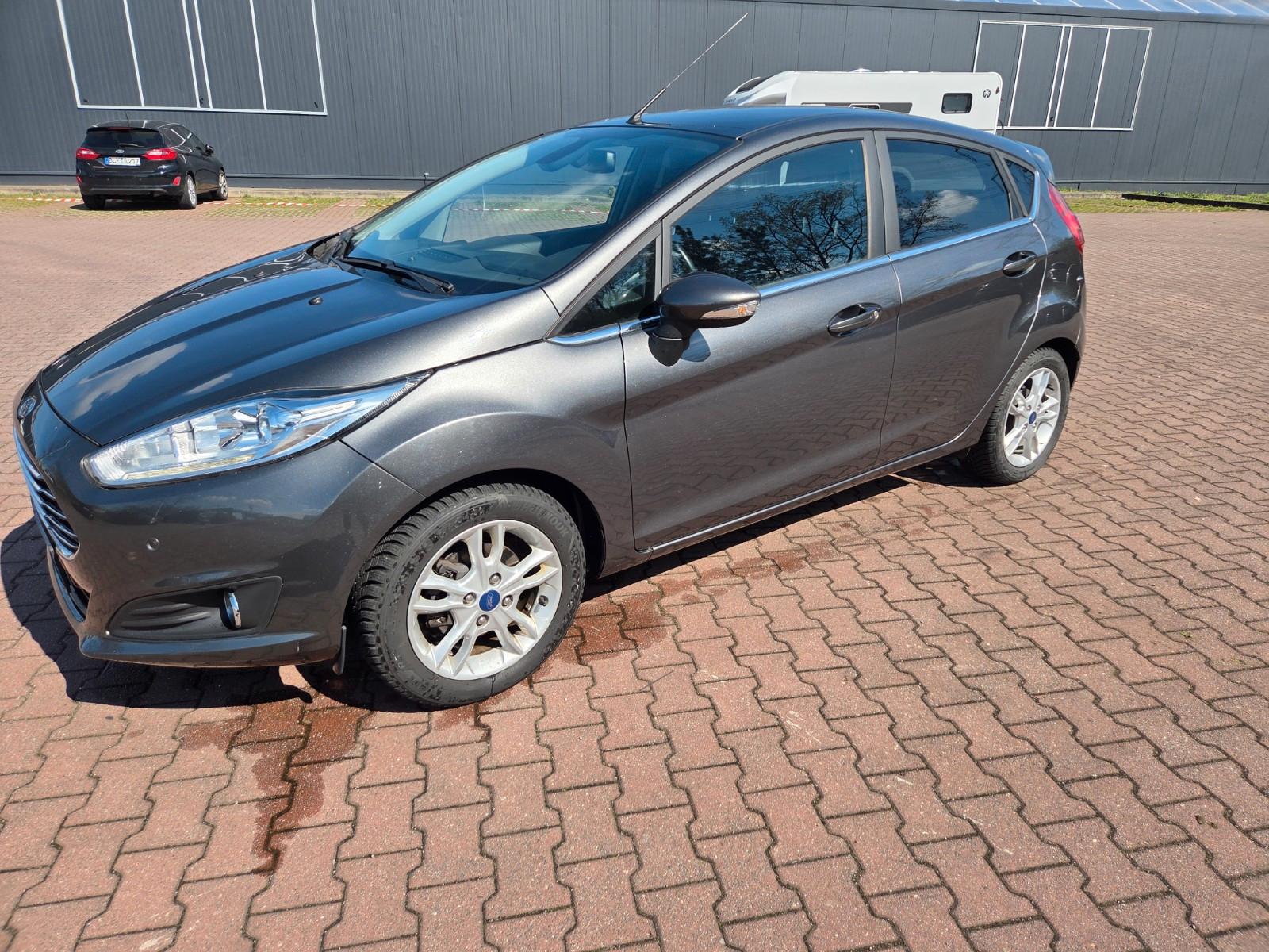 Ford Fiesta Titanium  1.HAND