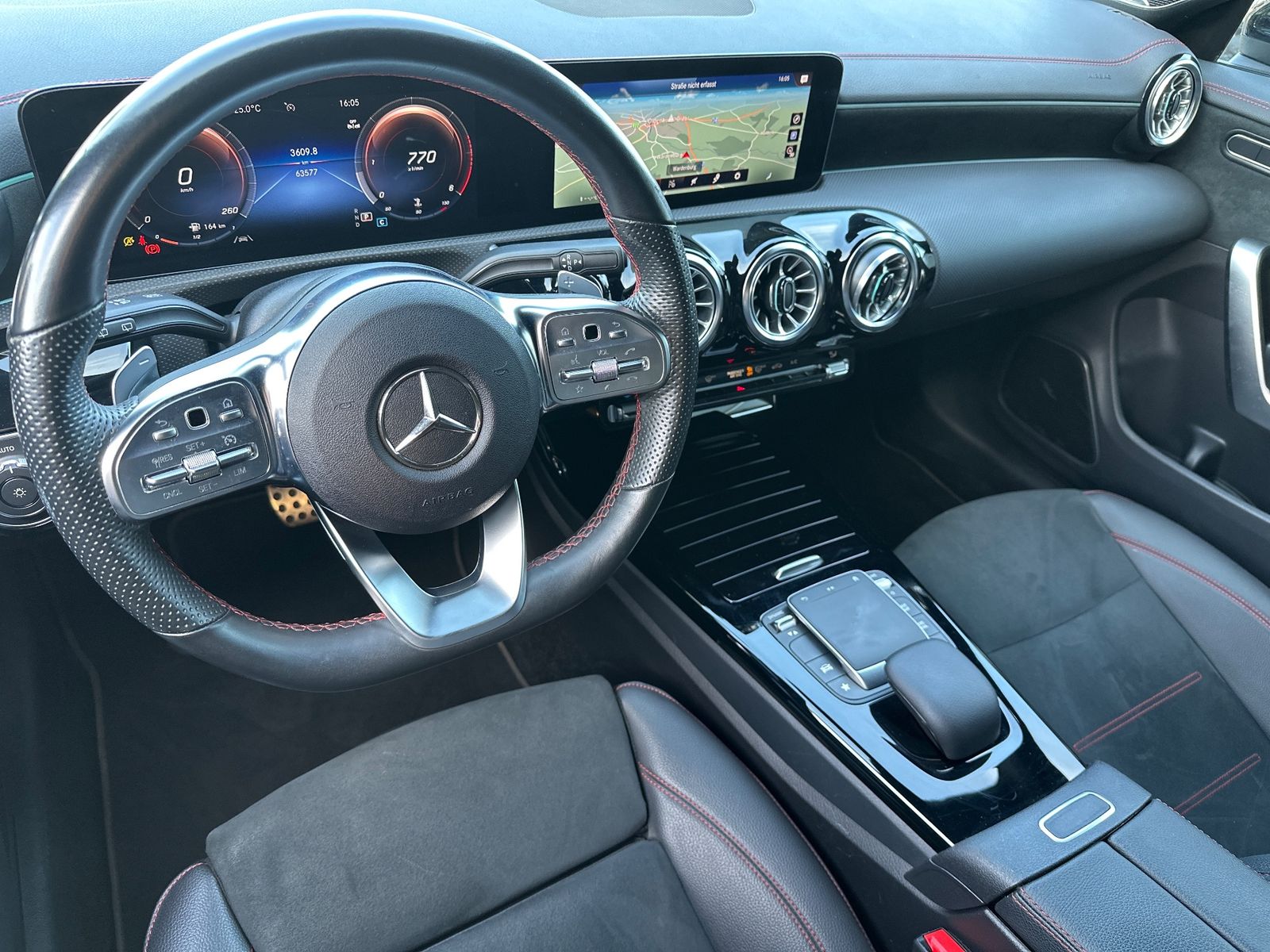 Fahrzeugabbildung Mercedes-Benz CLA 220 Shooting Brake d AMG Line Night-Paket
