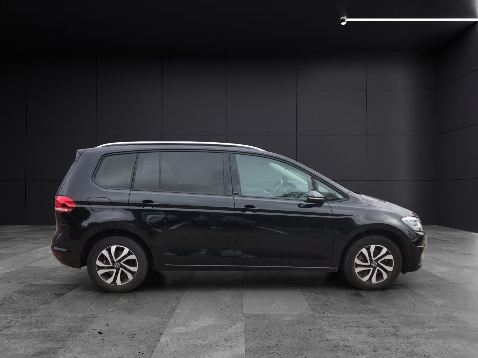 Fahrzeugabbildung Volkswagen Touran TSI Active STH LED Navi ACC Park-Assist S