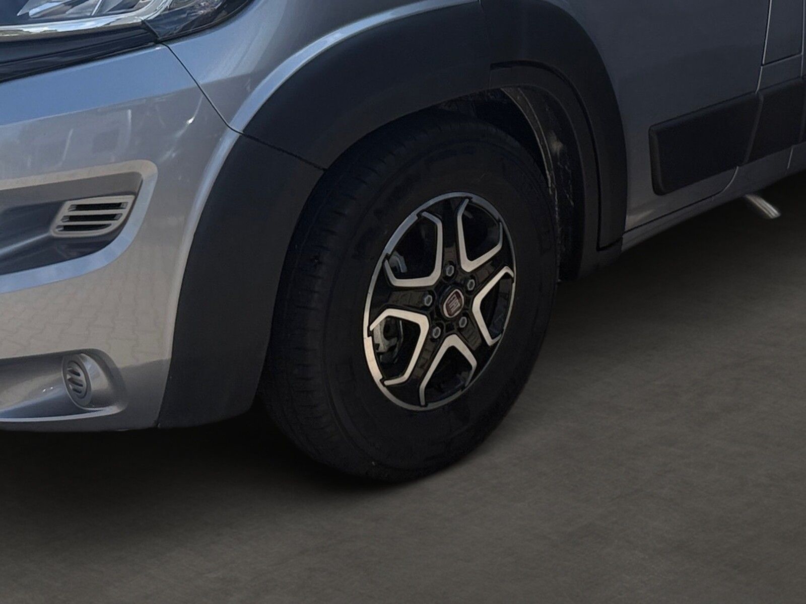Fahrzeugabbildung Eura Mobil Van V 595 HB Klimaautomatik, Fahrassistenzpaket