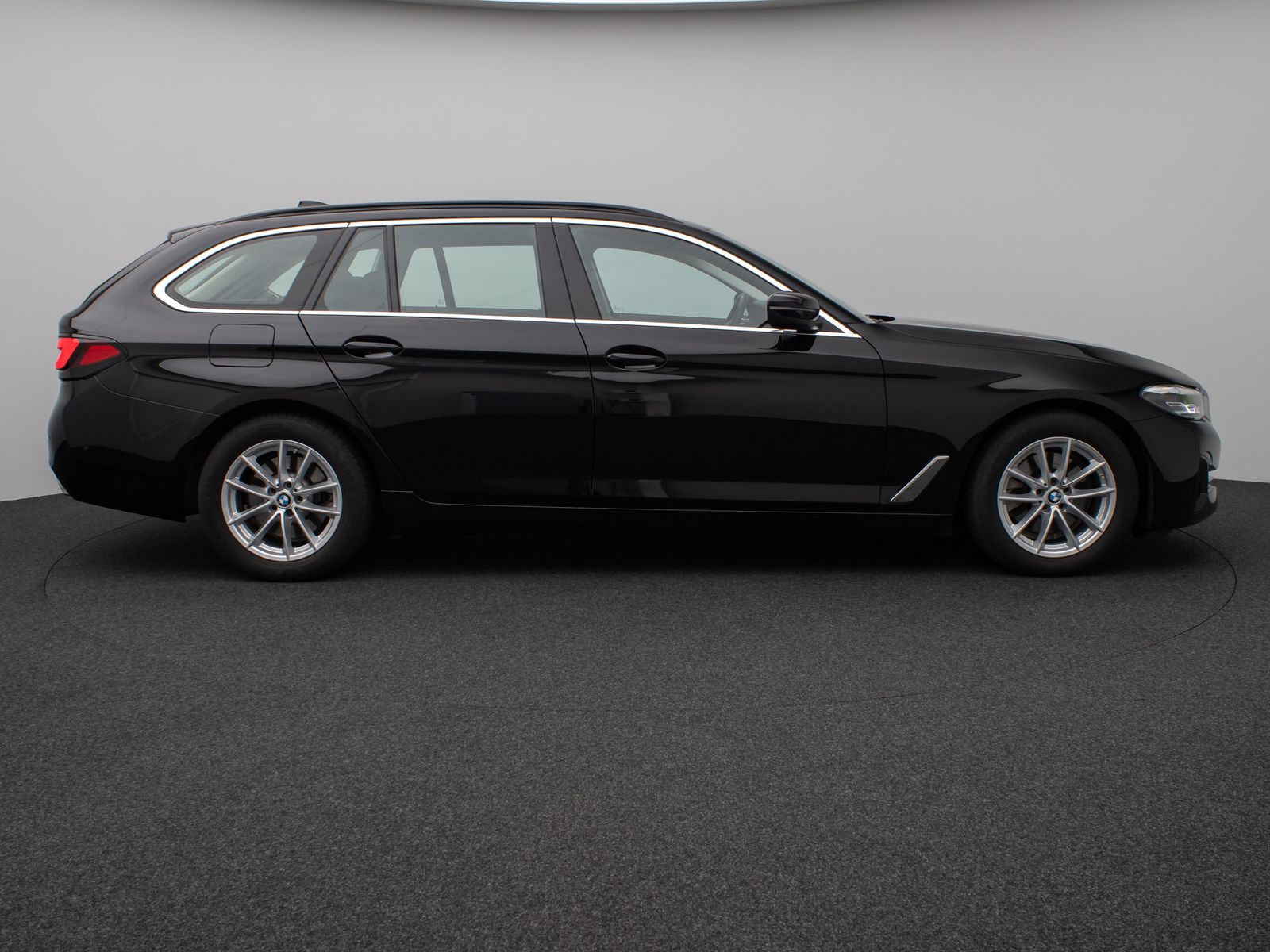 Fahrzeugabbildung BMW 520d xD Kamera HUD DAB 4xKlima Sport Leder Alarm