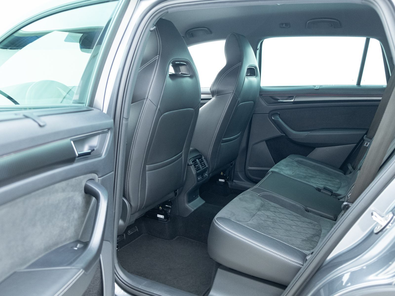Skoda Kodiaq 2.0 TDI Sportline 4x4 DSG*RFK*AHK*NAV*APP foto 19