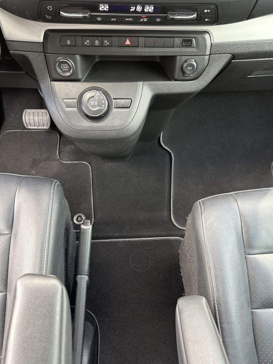 Fahrzeugabbildung Opel Zafira Life 2.0 D Aut. BlackEd. NAV+XEN+PANORAMA